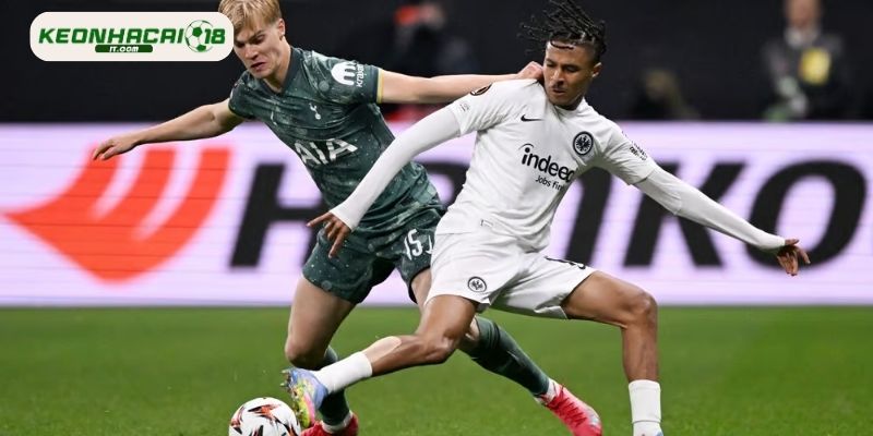 Soi kèo E.Frankfurt vs Tottenham trong giải C1 2025/2026